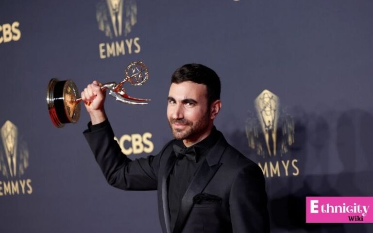 Brett Goldstein Ethnicity, Parents, Wiki, Biography, Age, Wife, Career, Net Worth & More